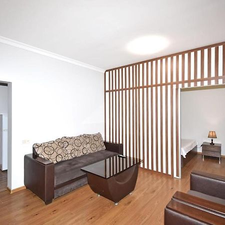 Apartamento 74/3New Building In The Center Of The Capital Ereván Exterior foto