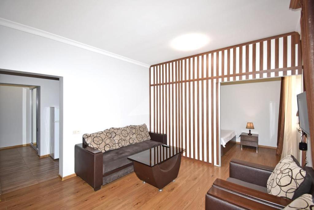 Apartamento 74/3New Building In The Center Of The Capital Ereván Exterior foto