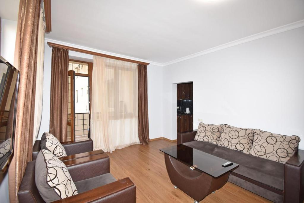 Apartamento 74/3New Building In The Center Of The Capital Ereván Exterior foto