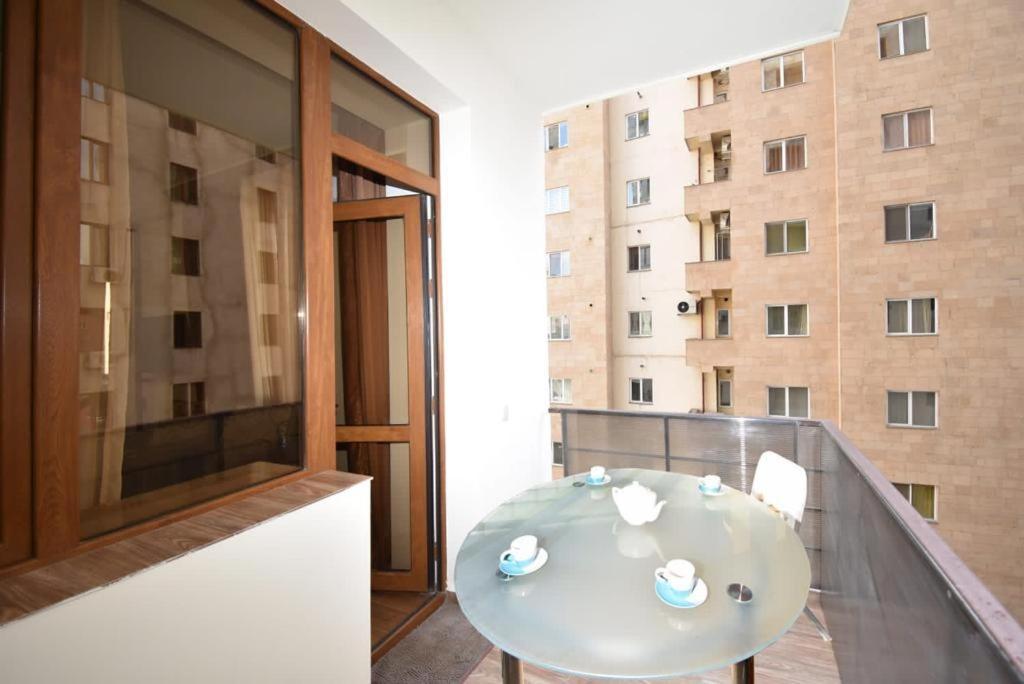 Apartamento 74/3New Building In The Center Of The Capital Ereván Exterior foto