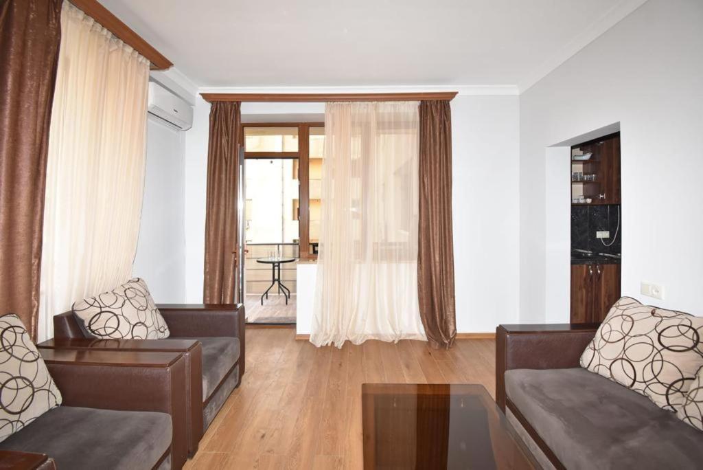 Apartamento 74/3New Building In The Center Of The Capital Ereván Exterior foto